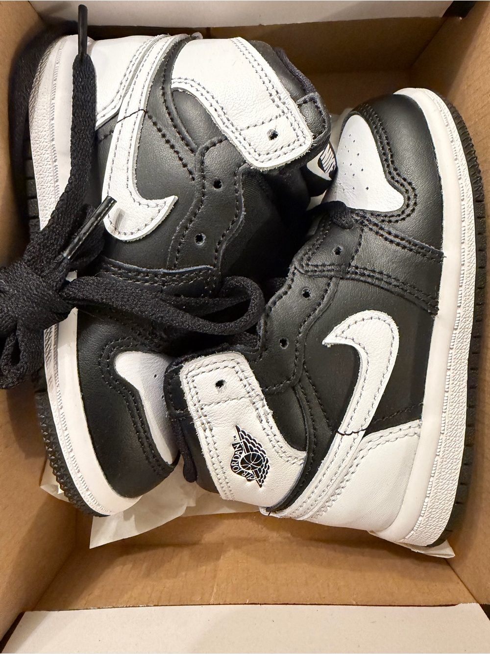 Nike Jordan’s Retro High OG Kids' toddlers Black/White Basketball Sneakers